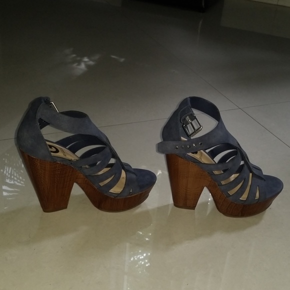 Stunning Guess high platforms 💙👠 - Picture 7 of 7